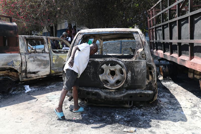 Armed gangs burnt vehicles and a sub-police station, in Port-au-Prince