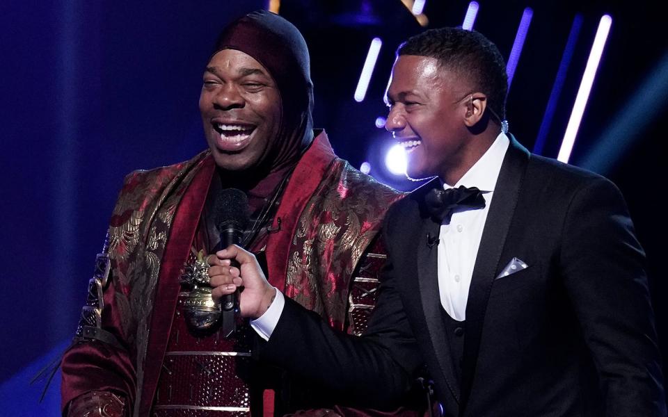 Als Rapper eine echte HipHop-Legende, machte er als "The Masked Singer"-Teilnehmer eine äußerst unglückliche Figur: Busta Rhymes schied 2020 in der vierten Staffel des US-Ablegers als Erster aus. Bei seinem einzigen Auftritt hatte er als Drache "Mama Said Knock You Out" von LL Cool J interpretiert. (Bild: FOX via Getty Images)