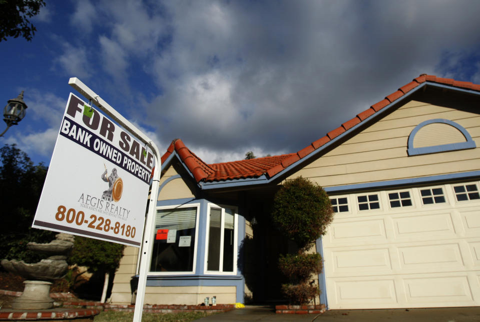 A foreclosed home is shown in Corona, California, in this December 18, 2008 file photo. California's tortured real estate market has brought heartbreak and ruin, but some investors, speculators and first-time home buyers are also finding opportunities - a silver lining in the Golden State's epic housing crash.  To match feature CALIFORNIA-PROPERTY/   REUTERS/Lucy Nicholson/Files   (UNITED STATES)