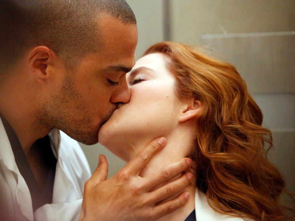 Jesse Williams and Sarah Drew kissing.