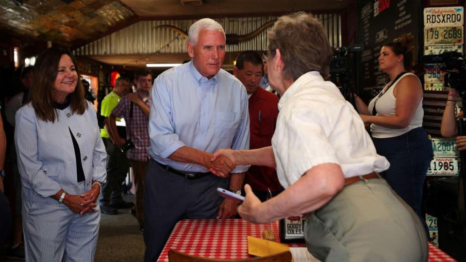 PHOTO: Republican presidential candidate former Vice President Mike Pence and his wife Karen Pence visit Goody Coles BBQ Joint in Brentwood, New Hampshire, July 20, 2023. (Brian Snyder/Reuters)