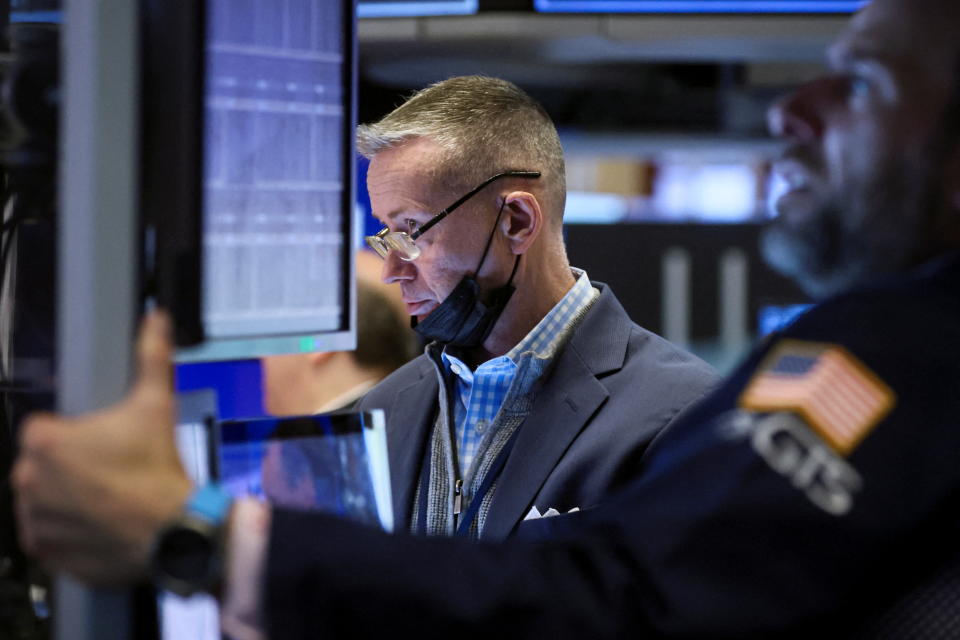 Traders work on the floor of the New York Stock Exchange (NYSE) in New York City, U.S., April 14, 2022.  REUTERS/Brendan McDermid