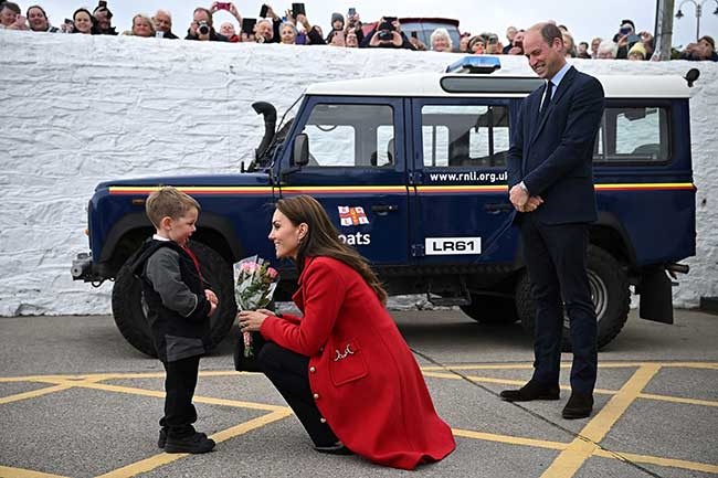 kate-posy-flowers