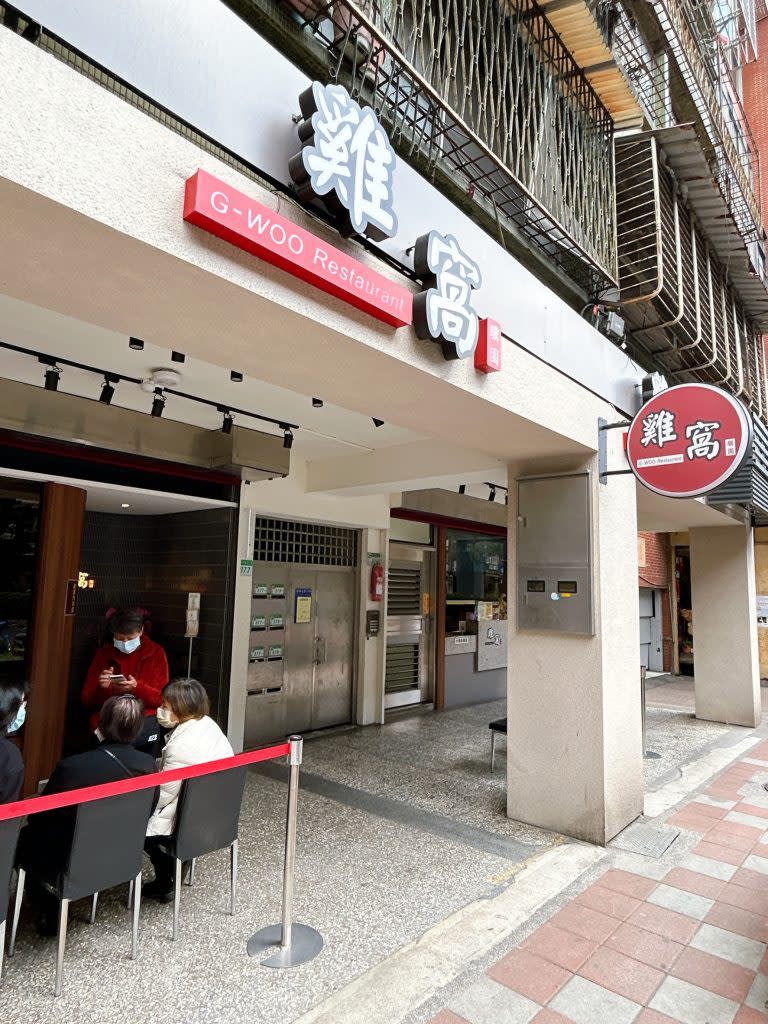 （圖九）雞窩午間剛開店，現場出現不少排隊人潮。徐力剛攝