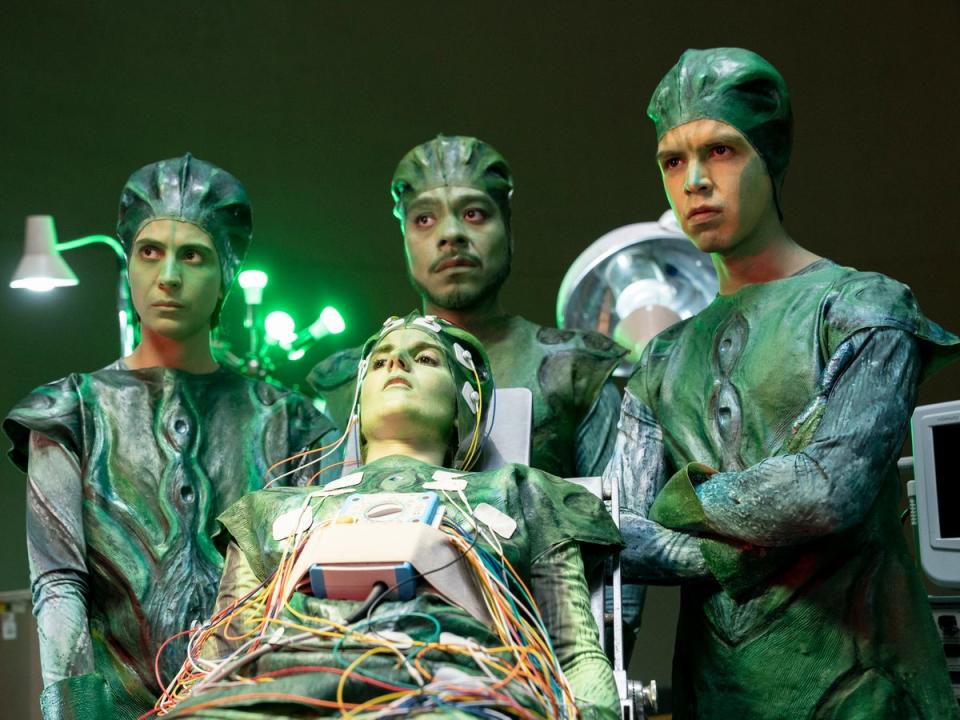 The ‘Los Espookys’ team are tasked with creating alien lab subjects for a government presentation (Sky / HBO)
