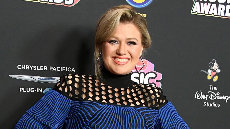 'The Voice' coach stuns in a daring statement gown for the red carpet.