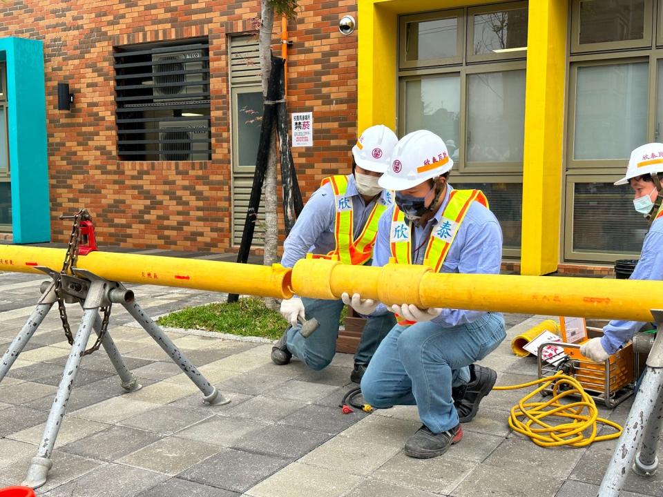 欣泰石油氣股份有限公司模擬偵測瓦斯漏氣及管線更新工程。   圖：林口區公所提供