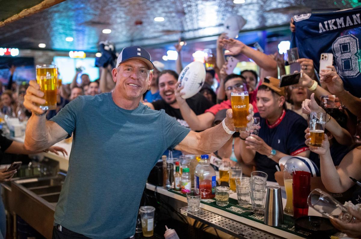 Former Cowboys QB Aikman visits Corpus Christi to promote new beverage