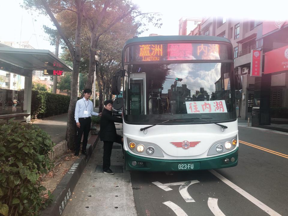 交通部研擬放寬大型車職業駕駛人駕照持照年齡上限，由65歲延長至68歲。   圖：新北市交通局/提供