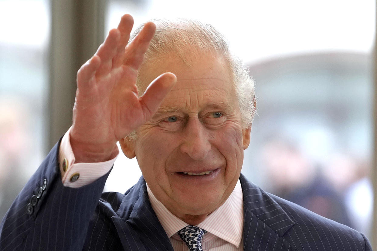 LONDON, ENGLAND - MARCH 23: King Charles III greets wellwishers during a visit to the European Bank for Reconstruction and Development on March 23, 2023 in London, England. (Photo by Kirsty Wigglesworth - WPA Pool/Getty Images)