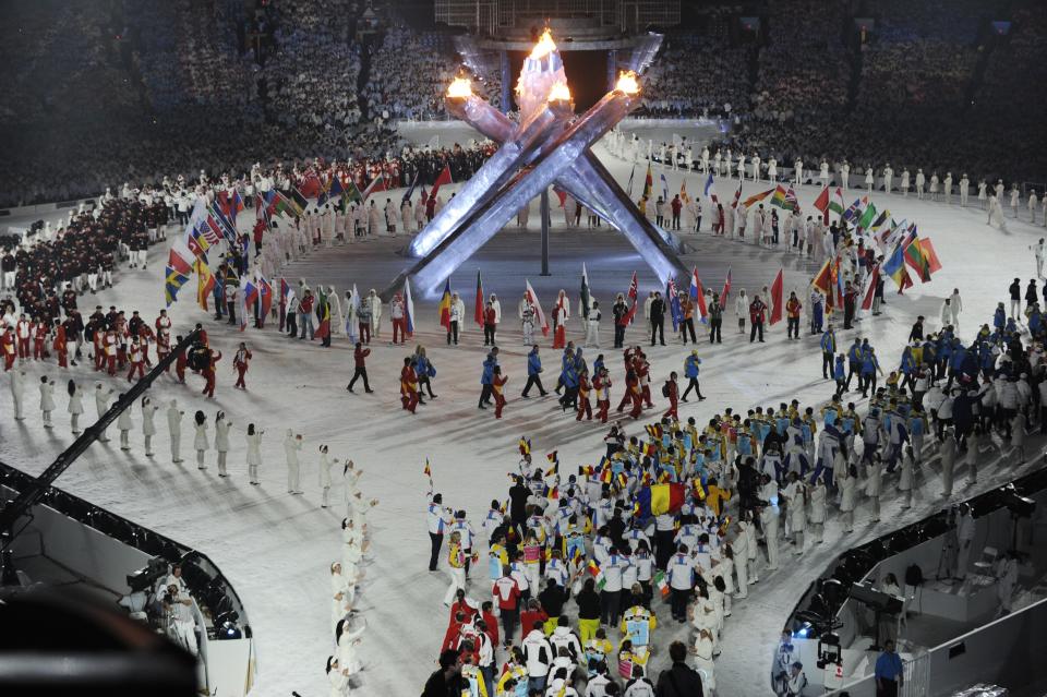 The athletes enter closing ceremonies of the 2010 Olympic games at BC Place stadium, Vancouver, B.C. February 28 2010. ( Gerry Kahrmann / Canwest News Service / The Canadian Press )