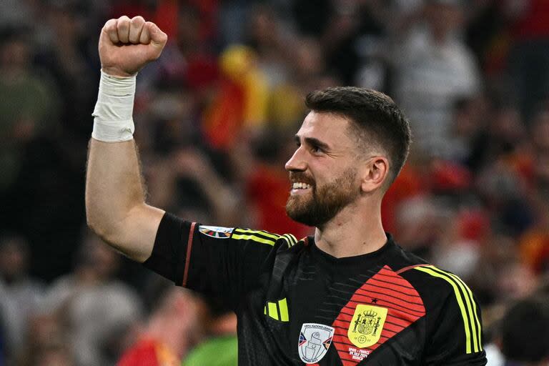 Unai Simon celebra el pase a la final de España luego de vencer a Francia en las semifinales de la Eurocopa 2024