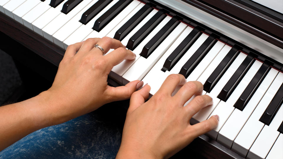 Hands on a digital piano