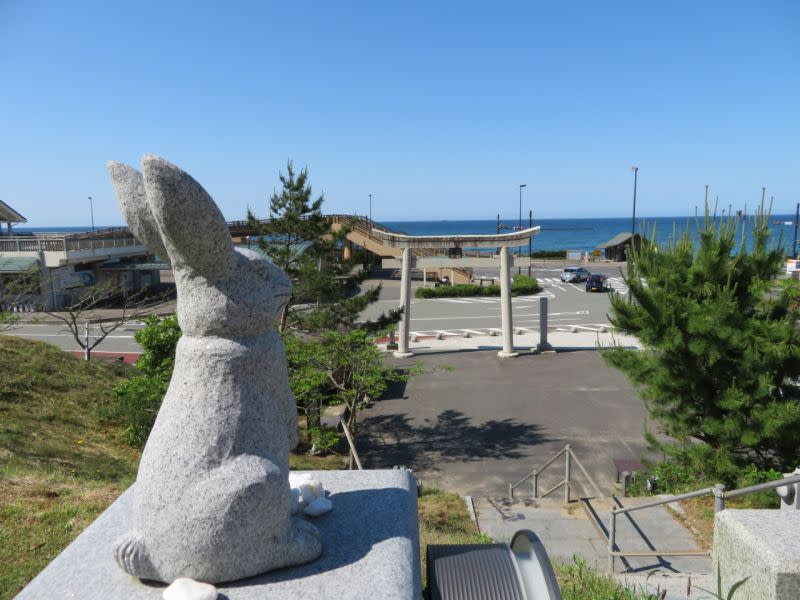 ▲夏天白兔神社與白兔海岸連成美景。（圖／鳥取市観光コンベンション業界 提供）