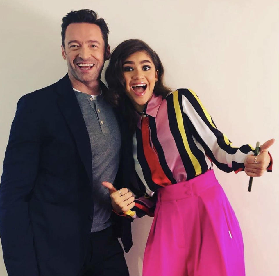 <p>A Zendaya la hemos visto <a rel="nofollow noopener" href="https://www.instagram.com/p/Bce3d1GHOwq/?utm_source=ig_embed" target="_blank" data-ylk="slk:con un abrigo;elm:context_link;itc:0;sec:content-canvas" class="link ">con un abrigo</a> y una camisa de María Escoté. ¡Nos encanta su estilo! (Foto: Instagram / <a rel="nofollow noopener" href="https://www.instagram.com/p/Bcp-RmOhiT_/?utm_source=ig_embed" target="_blank" data-ylk="slk:@greatestshowman;elm:context_link;itc:0;sec:content-canvas" class="link ">@greatestshowman</a>). </p>