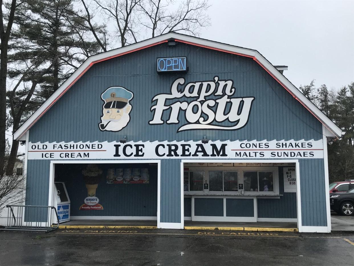 Situated just off of M-36, Cap’n Frosty is a popular ice cream destination in Pinckney and Hamburg Township.