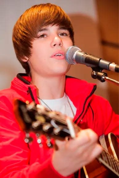 Justin sacó su primer single con 15 años