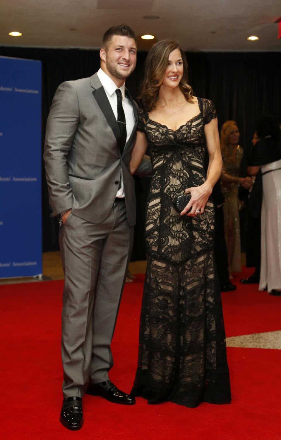 Football player Tim Tebow and guest arrive on the red carpet at the annual White House Correspondents' Association Dinner in Washington, May 3, 2014. REUTERS/Jonathan Ernst