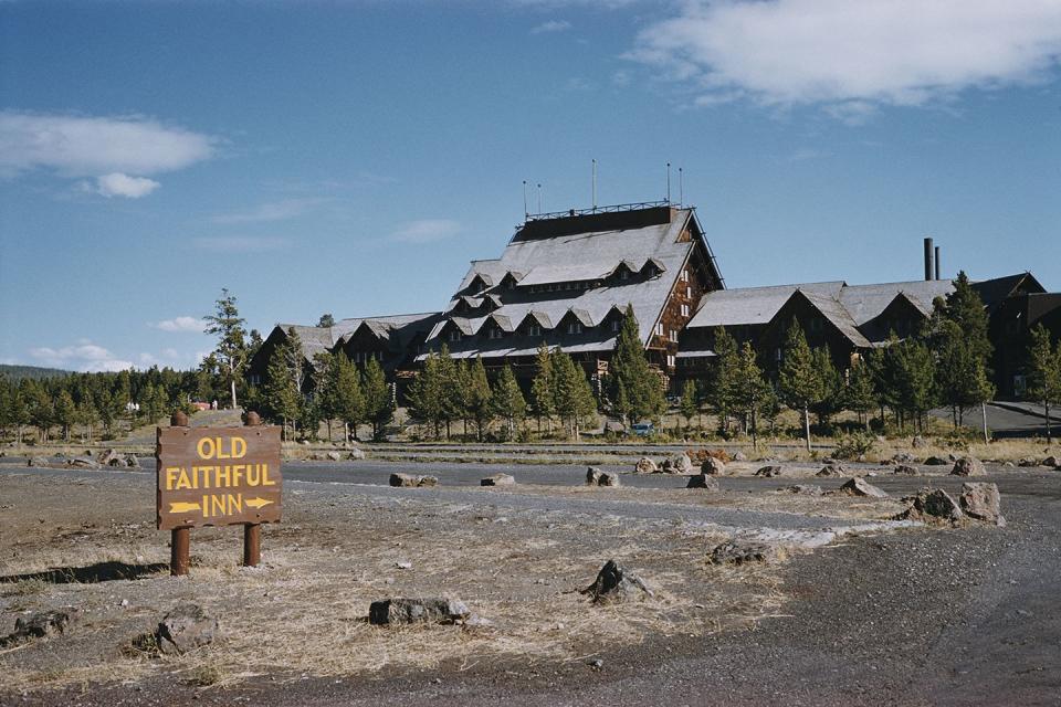 Wyoming: Old Faithful Inn