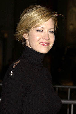 Jenna Elfman at the Hollywood premiere of Vanilla Sky