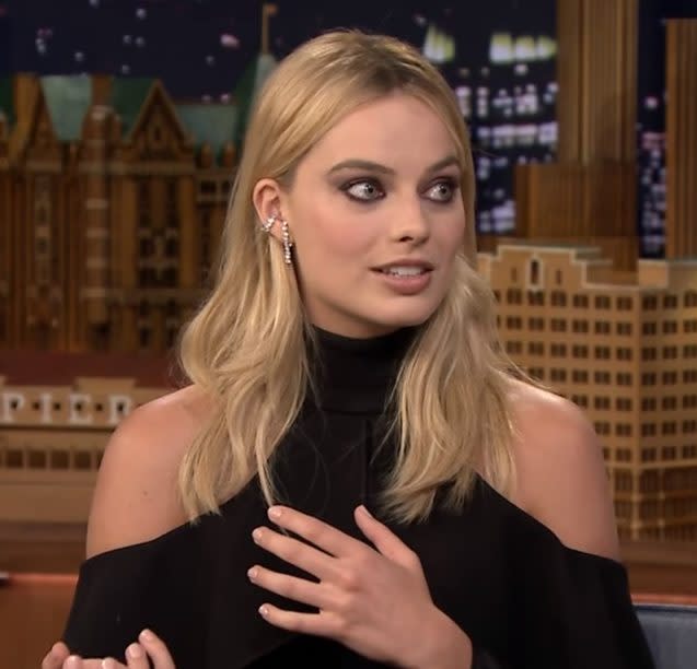 Margot Robbie can hold her breath for a ridiculously long time, proves she’s really a superhero after all