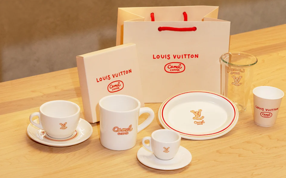 韓國聖誕2023｜Louis Vuitton首爾期間限定Cafe！巨型聖誕禮物盒外型超打卡 Monogram圖案甜品做手信一流