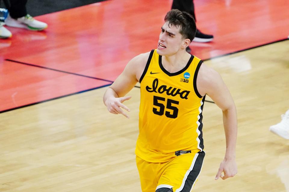 After Luke Garza and Iowa lost to Oregon in the second round of the men's NCAA Tournament, the center starting thinking about taking a chance on a rising trend in the digital world.