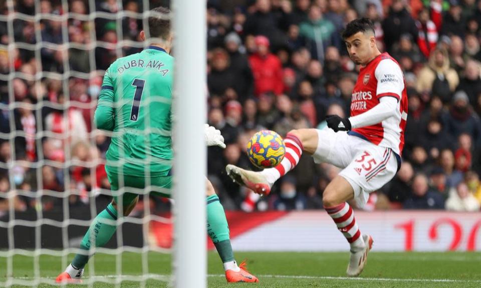 Gabriel Martinelli fires past Martin Dubravka to double Arsenal&#x002019;s lead against Newcastle