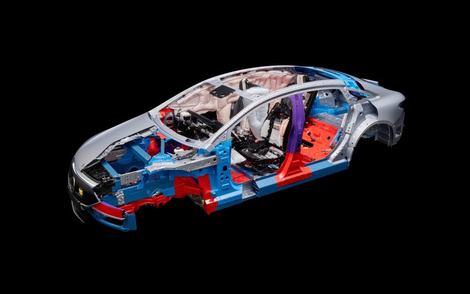 The different materials of the EQS body shell are shown here in different colours