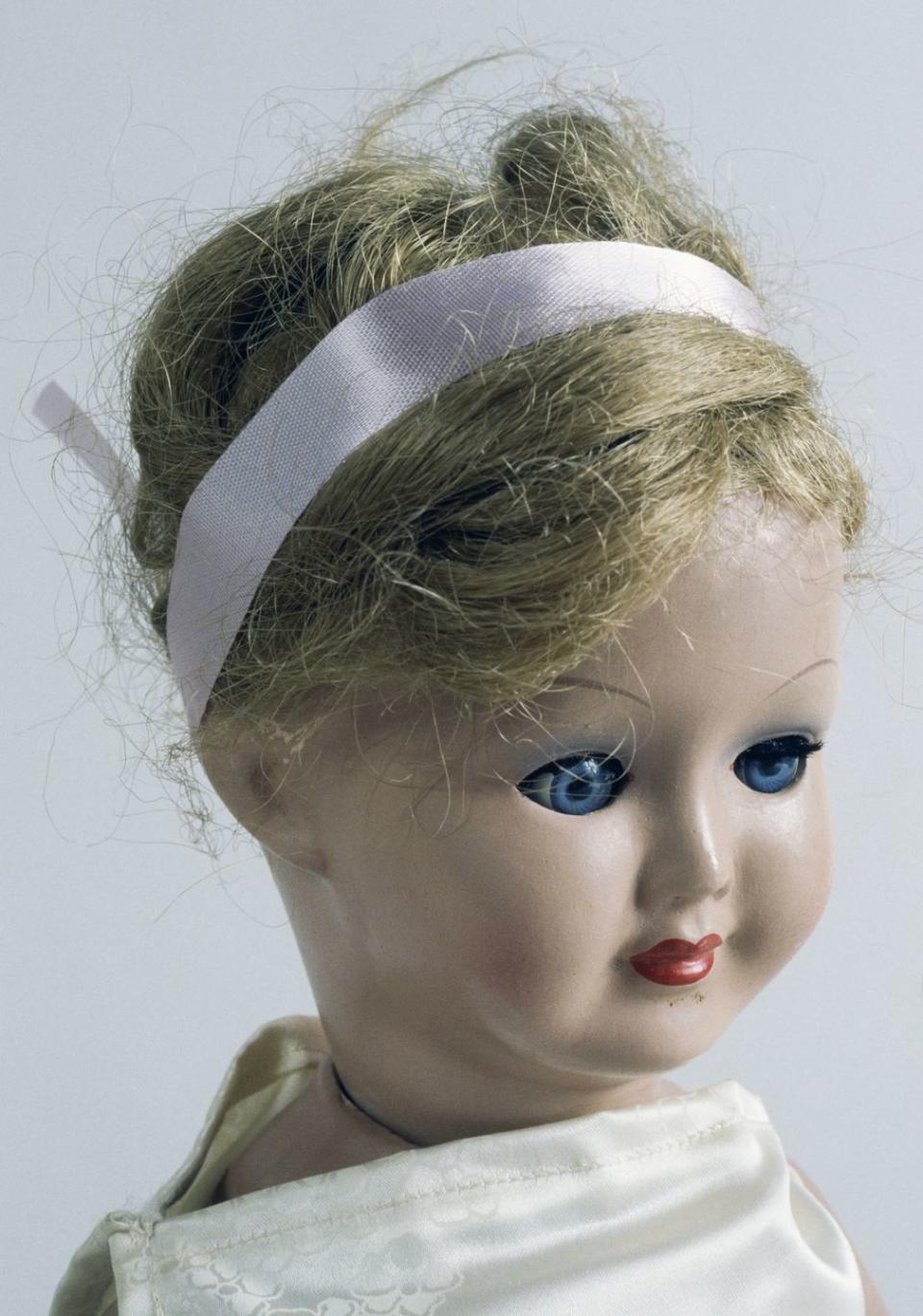 29) Creepy Old Dolls