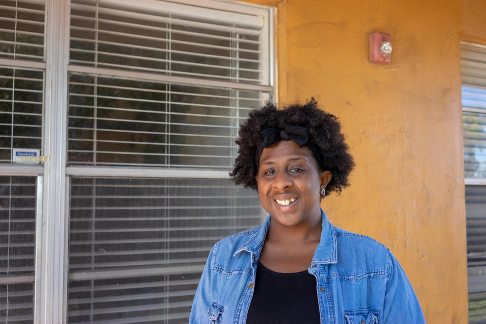Myesha Pugh moved from her apartment in Overtown, Miami, after a cockroach infestation. Her new place is free of bugs, but her rent tripled, her commute doubled, and she's more vulnerable to flooding. (Photo: Mario Ariza)