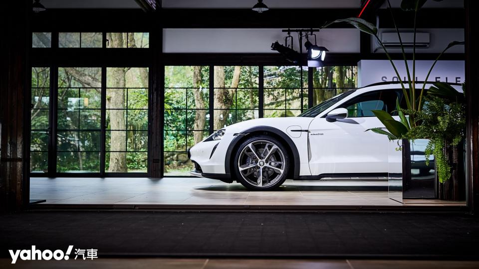 2022 Porsche Taycan Cross Turismo正式交付！破防心中最後的抗拒！