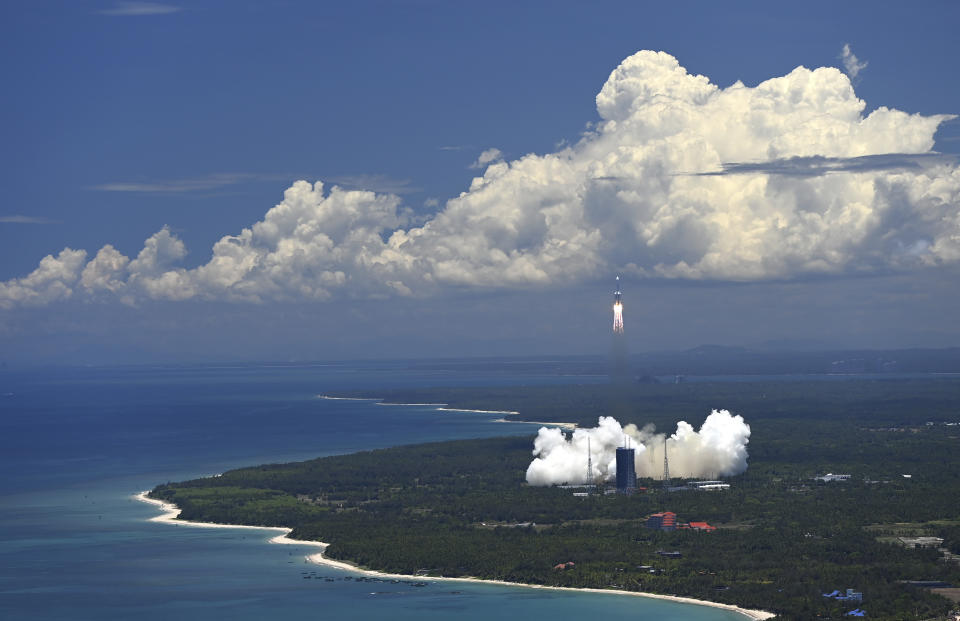 A Long March-5 rocket carrying the Tianwen-1 Mars probe lifts off from the Wenchang Space Launch Centre in southern China's Hainan Province