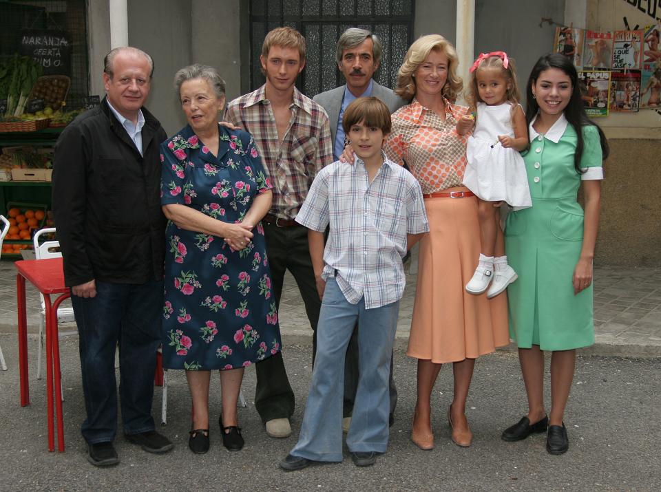 <p>En la imagen, Ricardo Gómez posa junto al resto de protagonistas de la serie en 2006 durante la presentación de la octava temporada. (Foto: Gtres). </p>