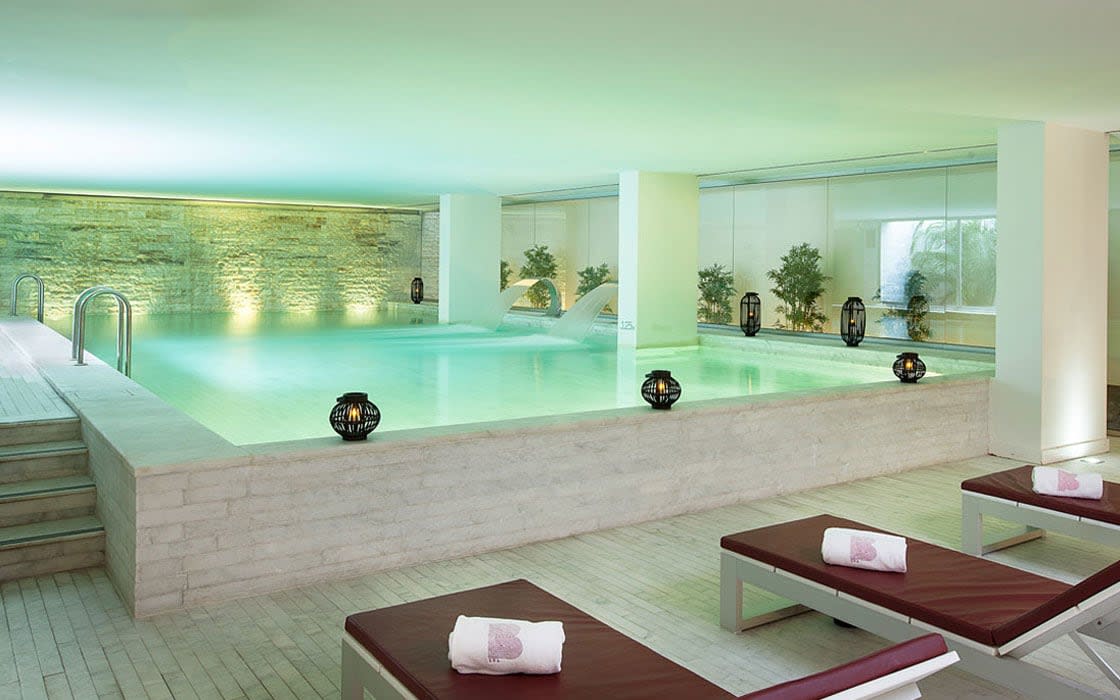 The B Spa by Karin Herzog at Altis Belem is excellent with Oxygen Spa therapy treatments, hammam, indoor pool, Turkish bath, Vichy shower rooms and experience showers