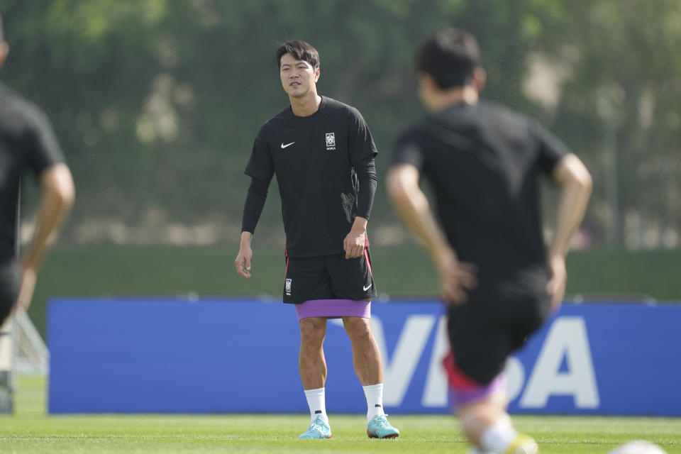 South Korea's Kim Young-gwon warms up during the South Korea's official training on the eve of the group H World Cup soccer match between South Korea and Portugal, at the Al Egla Training Site 5 in Doha, Qatar, Thursday, Dec. 1, 2022. (AP Photo/Lee Jin-man)