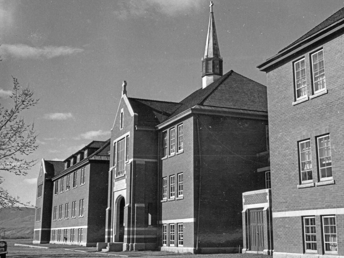 The main administrative building of the Kamloops Indian Residential School is pictured in 1970. (Department of Citizenship and Immigration- Information Division / Library and Archives Canada - image credit)