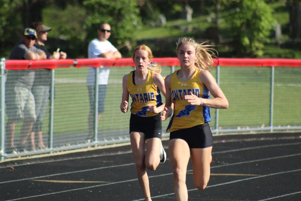 Ontario's Sasha Bulakovski (right) won the girls 400 meters.