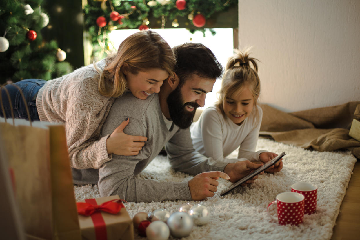 Family shopping online for Christmas