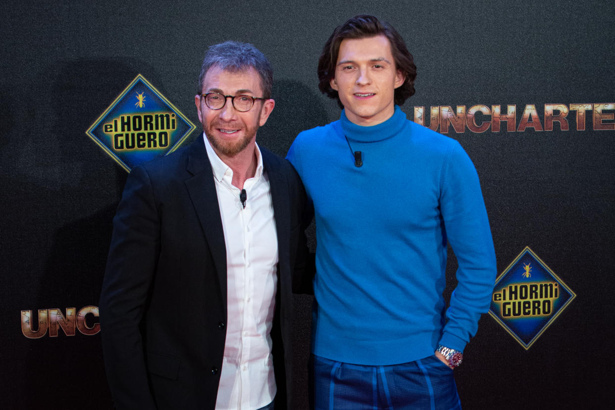 Pablo Motos y Tom Holland en una imagen promocional de la película 'Uncharted' en 'El Hormiguero'. (Foto Pablo Cuadra/WireImage)