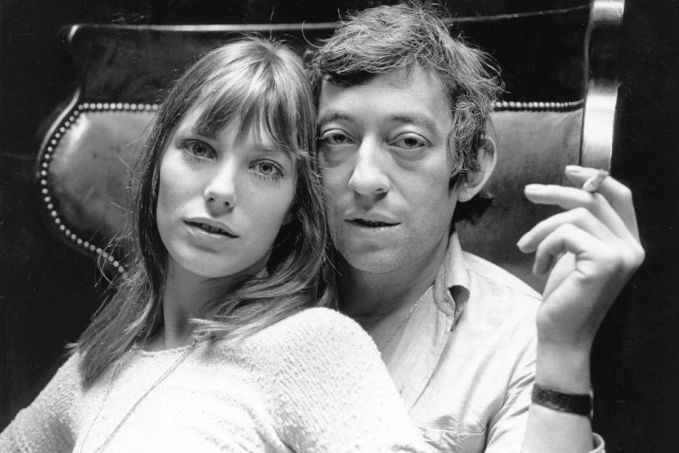 English actress Jane Birkin and French musician Serge Gainsbourg at home in Paris. (Getty Images)