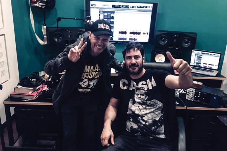 Pil con Tommy Loiseau, bajista y productor de Pilsen, fallecido en noviembre pasado