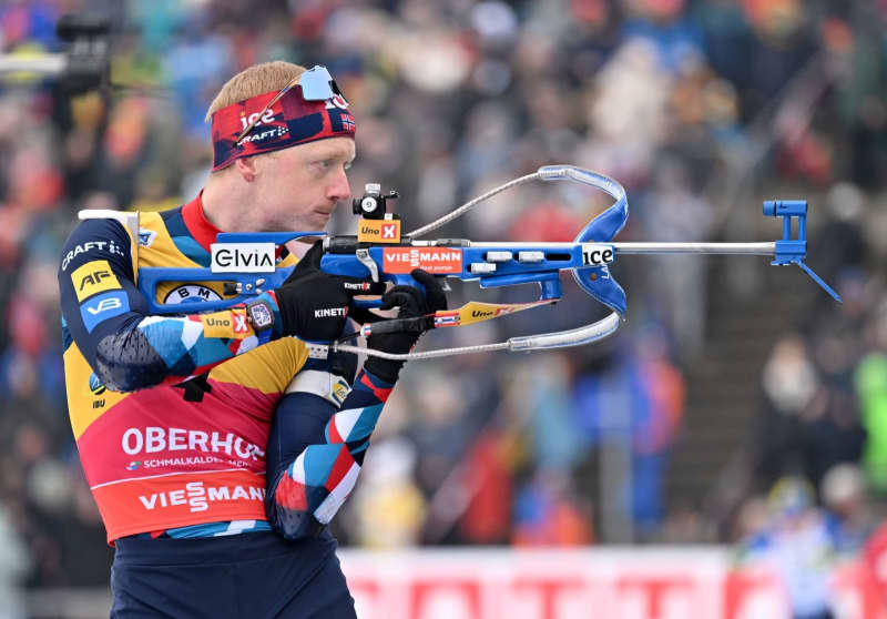 Norway's Johannes Thingnes Boe in action at the shooting range during the men's pursuit 12.5 km of the Biathlon World Cup in the Lotto Thüringen Arena at Rennsteig. Martin Schutt/dpa
