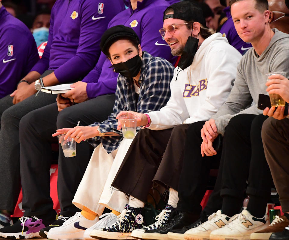 <p>Halsey wears a face mask as they watch the L.A. Lakers take on the Memphis Grizzlies with boyfriend Alev Aydin on Jan. 9 at the Crypto.com Arena. </p>