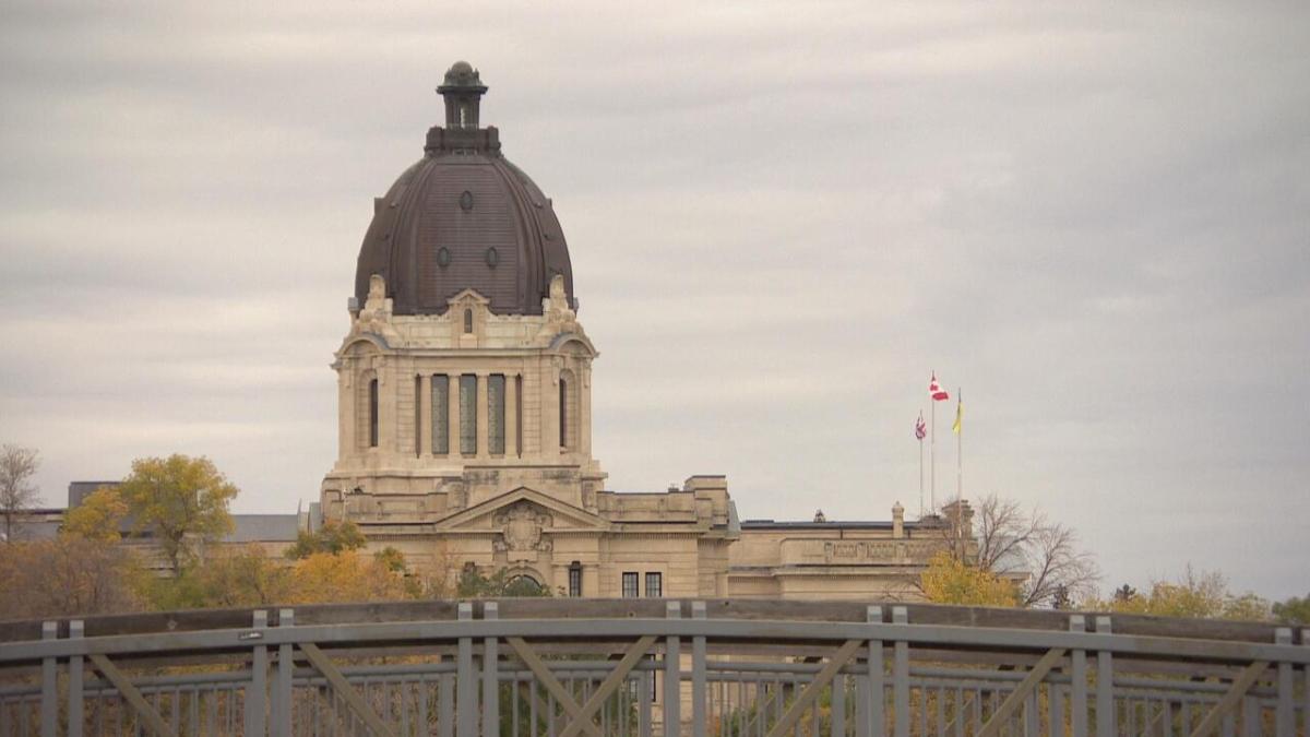 Wind warnings issued in southern Sask., gusts reach 105 km/h in Estevan: Environment Canada