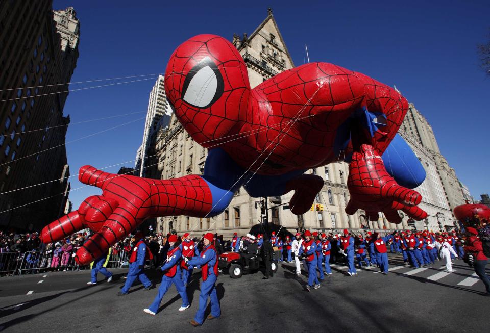 The Spiderman balloon floats down Central Park West during the 87th Macy's Thanksgiving Day Parade in New York November 28, 2013. REUTERS/Gary Hershorn (UNITED STATES - Tags: ENTERTAINMENT SOCIETY TPX IMAGES OF THE DAY)