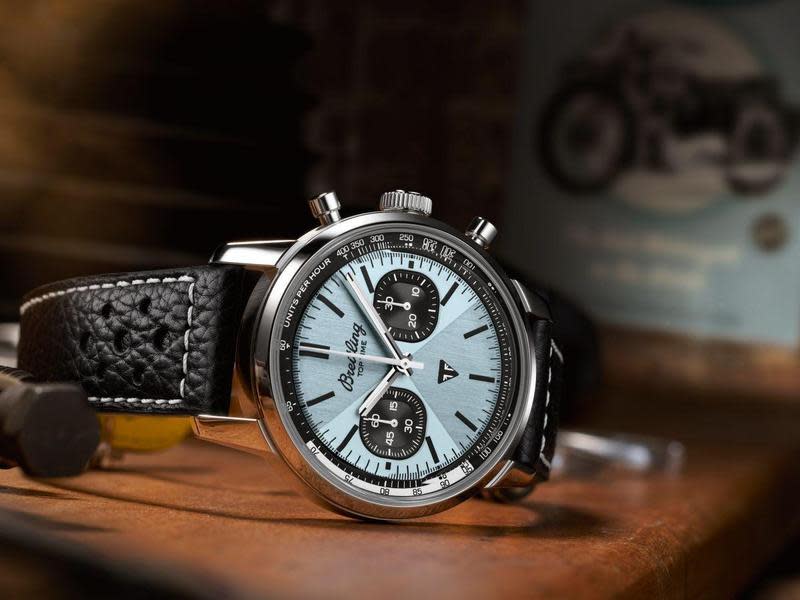 BREITLING百年靈發表全新Top Time摩托車文化錶款，此為與英國頂級重機品牌凱旋（Triumph）的聯名款，定價約NT$236,000。