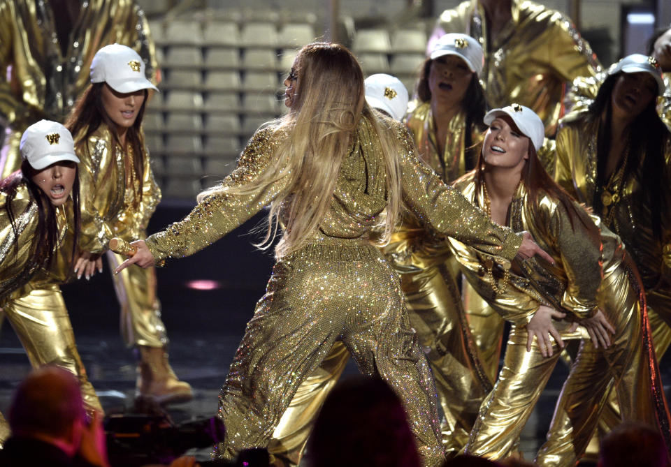 Jennifer López actúa en la ceremonia de los Premios MTV a los Videos Musicales, el lunes 20 de agosto del 2018 en Nueva York. (Foto por Chris Pizzello/Invision/AP)