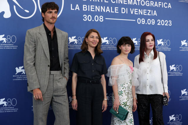 These Pictures Of Jacob Elordi Standing Next To Regular-Size People Are A  Reminder Of Just How Enormously Tall He Is