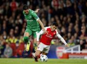 Britain Football Soccer - Arsenal v PFC Ludogorets Razgrad - UEFA Champions League Group Stage - Group A - Emirates Stadium, London, England - 19/10/16 Arsenal's Alexis Sanchez in action with PFC Ludogorets Razgrad's Jose Luis Palomino Action Images via Reuters / Andrew Couldridge Livepic